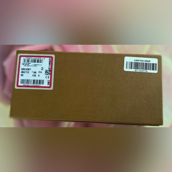 Burberry Eyeglass Case w Box            NWT - Picture 5 of 5